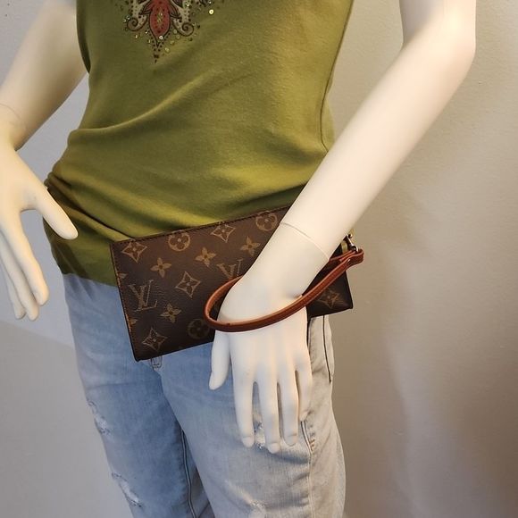 ❤️TRADED❤️Louis Vuitton Monogram Pochette/ wristlet. - Picture 15 of 16